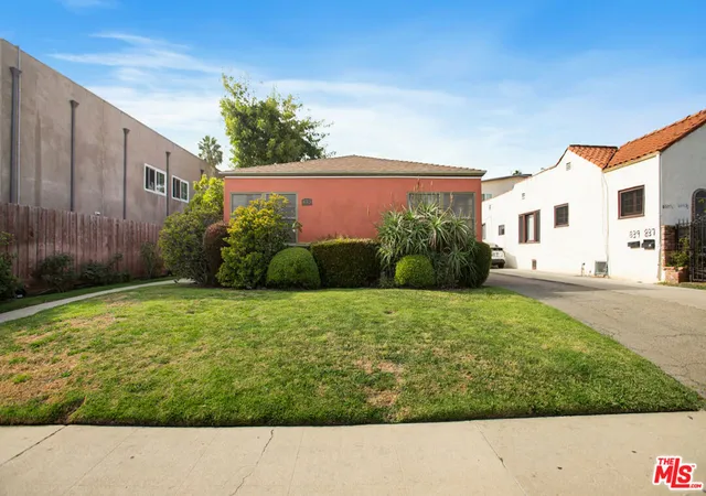 3rd image of 833 N Poinsettia Pl, Los Angeles, CA 90046 | MLS# 26644191