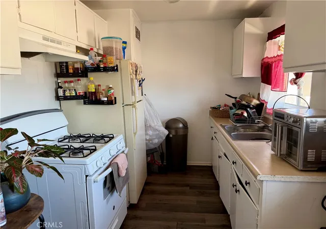 Photo 4 of House for sale at 421 Devener, Riverside, CA 92507 | MLS# CV26019708 | Listing updated on 2026-10-08