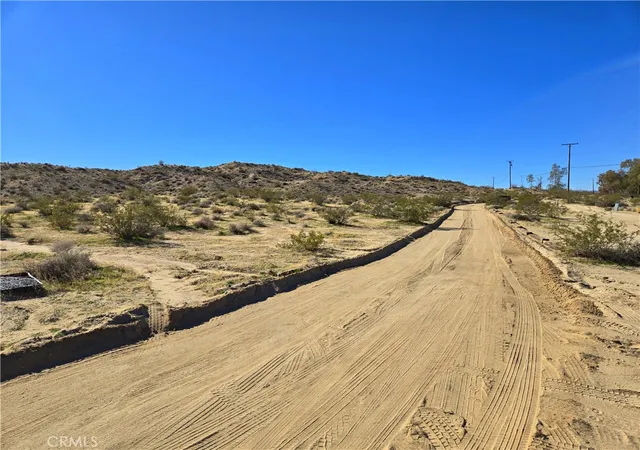 Photo 3 of Sale Pending at 6200 Lee Dr, Joshua Tree, CA 92252 | MLS# JT26020126 | Listing updated on 2026-07-13
