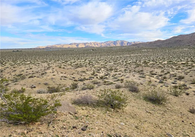 Photo 4 of Sale Pending at 6200 Lee Dr, Joshua Tree, CA 92252 | MLS# JT26020126 | Listing updated on 2026-07-13
