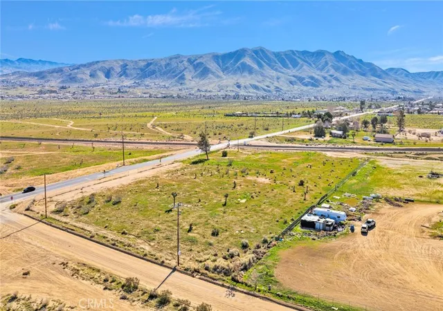 3rd image of 10420 Kiowa, Apple Valley, CA 92308 | MLS# HD26020567