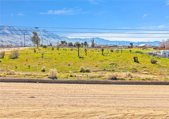 5th image of 10420 Kiowa, Apple Valley, CA 92308 | MLS# HD26020567