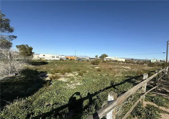 5th image of 26200 Cheyenne, Mojave, CA 93501 | MLS# HD26017949