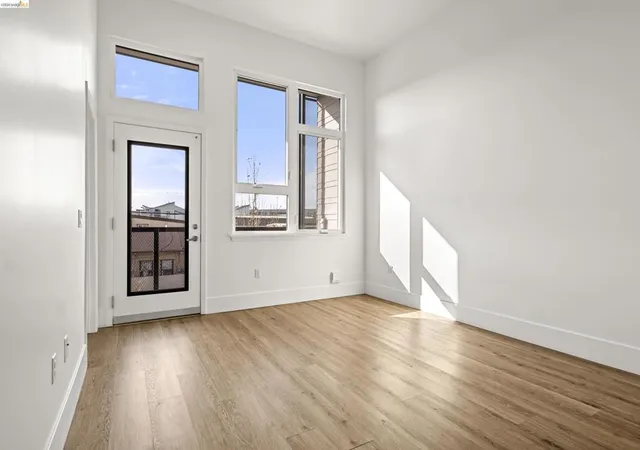 1st image of 1545 32Nd Street #210, Oakland, CA 94608 | MLS# 41122337