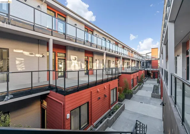 2nd image of 1545 32Nd St, Oakland, CA 94608