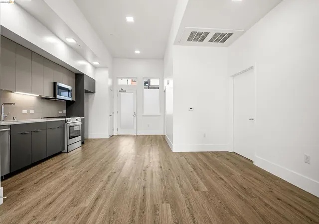 2nd image of 1545 32Nd Street #210, Oakland, CA 94608 | MLS# 41122337