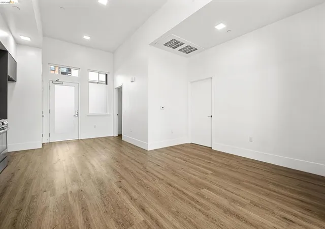 3rd image of 1545 32Nd Street #210, Oakland, CA 94608 | MLS# 41122337