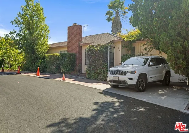 2nd image of 216 Stockbridge Ave, Alhambra, CA 91801 | MLS# 26644775