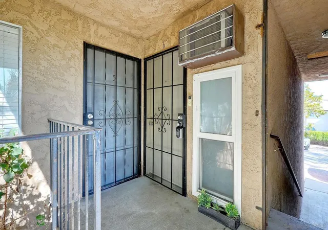 Homes for sale in Lakeside, CA | 12923 Mapleview St, Lakeside, CA 92040 | Houzeo