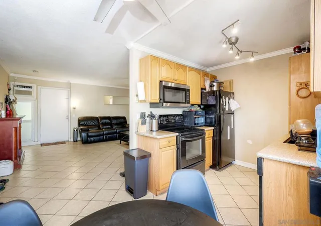 3rd image of 12923 Mapleview St, Lakeside, CA 92040