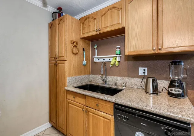 5th image of 12923 Mapleview St, Lakeside, CA 92040