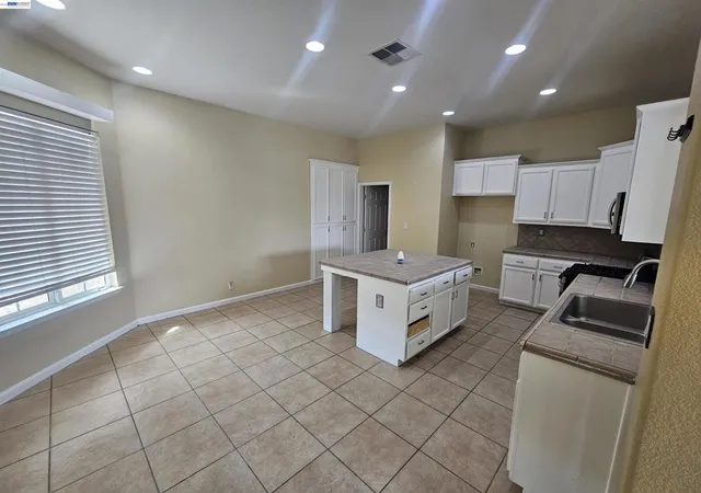 4th image of 537 Bonanza Dr, Newman, CA 95360 | MLS# 41122433