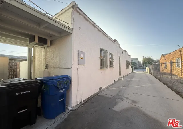 2nd image of 6544 S Victoria Ave, Los Angeles, CA 90043 | MLS# 26642913