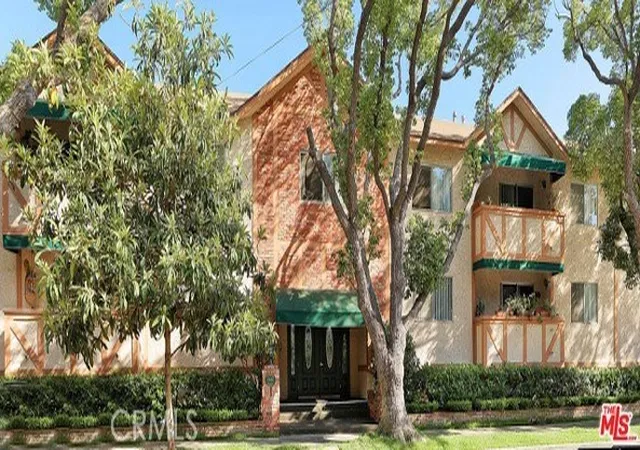 1st image of 12030 Rochester Ave #110, Los Angeles, CA 90025 | MLS# SR26021884