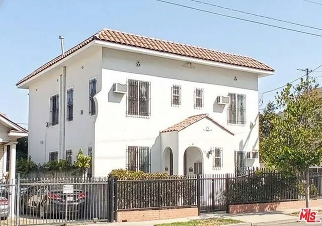 2nd image of 1046 S Kenmore Ave, Los Angeles, CA 90006 | MLS# 26645087
