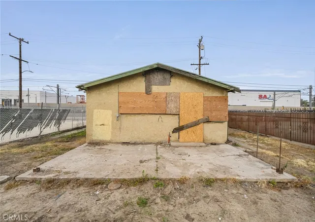Homes for sale in Santa Ana, CA | 1822 W 4Th, Santa Ana, CA 92703 | MLS# PW26021906