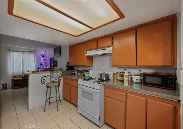 3rd image of 715 N St, Bakersfield, CA 93304 | MLS# SB26020700