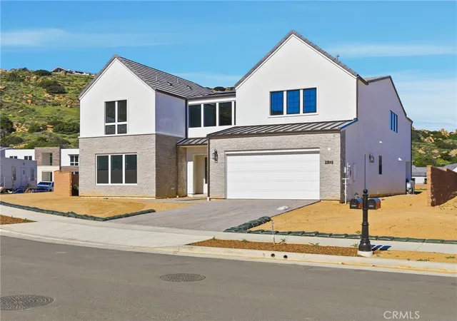 Photo 3 of Sale Pending at 22849 W Seaqua Cir, Chatsworth, CA 91311 | MLS# SR26022364 | Listing updated on 2026-09-25