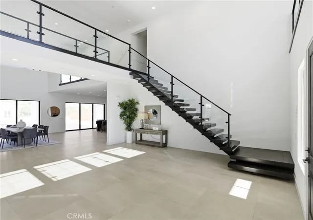Photo 4 of Sale Pending at 22849 W Seaqua Cir, Chatsworth, CA 91311 | MLS# SR26022364 | Listing updated on 2026-09-25