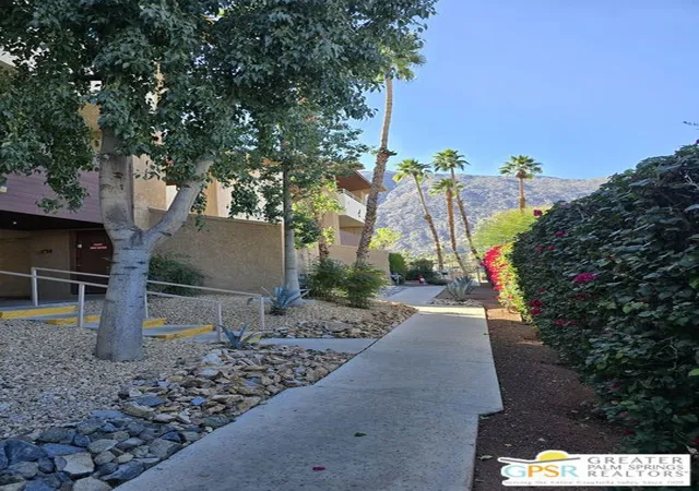 Homes for sale in Palm Springs, CA | 470 Calle Encilia, Palm Springs, CA 92262 | Houzeo