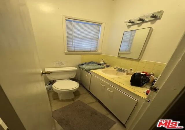 3rd image of 20 -22 Breeze Ave, Venice, CA 90291 | MLS# 26645537