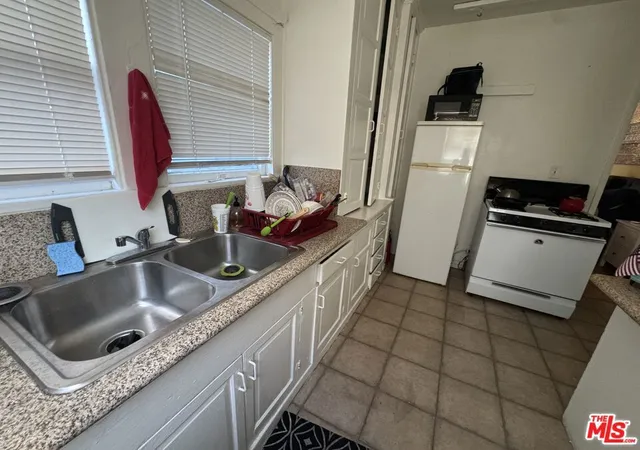 5th image of 20 -22 Breeze Ave, Venice, CA 90291 | MLS# 26645537