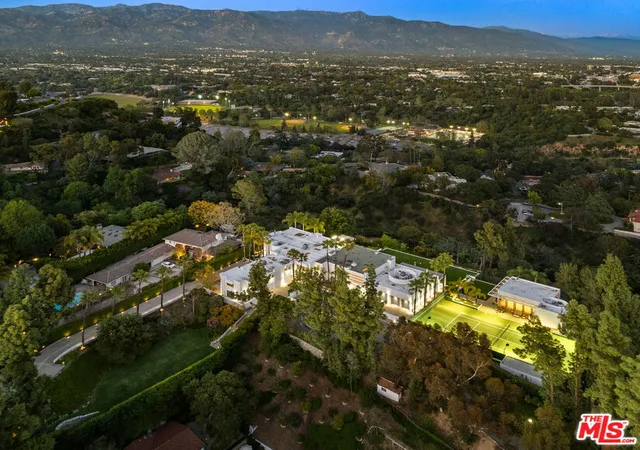 Photo 2 of Mansion for sale at 300 N San Rafael Ave, Pasadena, CA 91105 | MLS# 26646363 | Listing updated on 2026-09-30