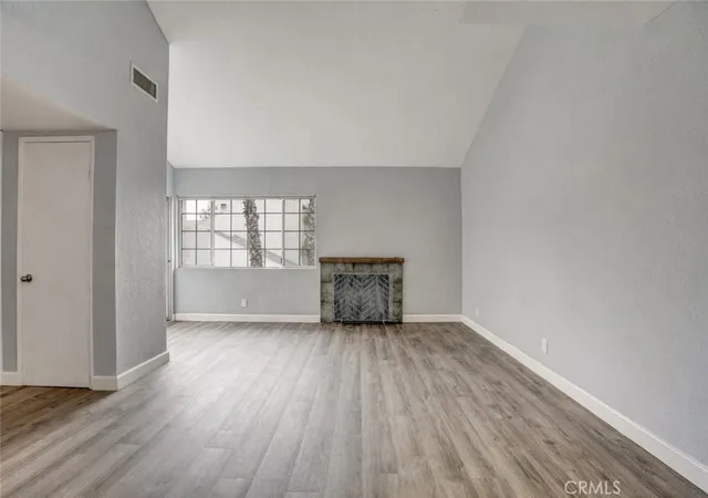 Photo 2 of Townhouse for sale at 20155 Keswick #209, Winnetka, CA 91306 | MLS# SR26023690 | Listing updated on 2026-09-20