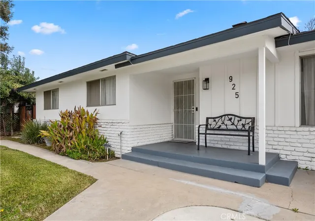 Homes for sale in Fresno, CA | 925 S Purdue Ave, Fresno, CA 93727 | MLS# FR26024138