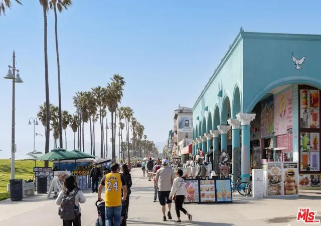 27th image of 17 N Venice Blvd, Venice, CA 90291 | MLS# 26646417