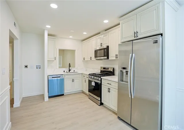 Listing Photo 1 - Condo for sale in building located at 4109 W 5Th, Santa Ana, CA 92703 - Unit #F2