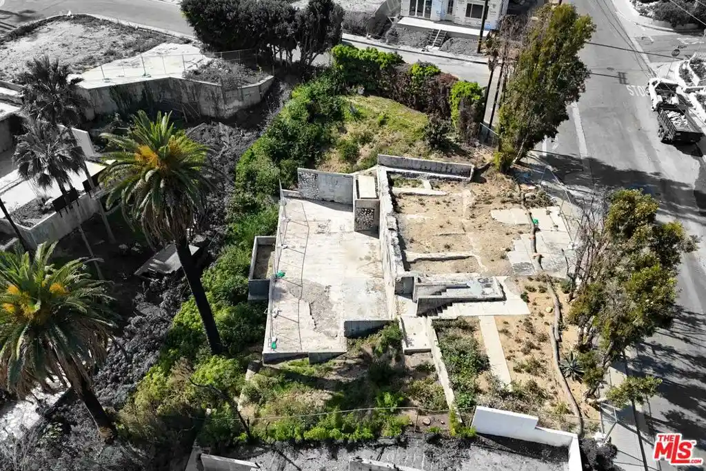 Photo 1 of Land for sale at 16550 Akron St, Pacific Palisades, CA 90272 | MLS# 26646429 | Listing updated on 2026-10-19
