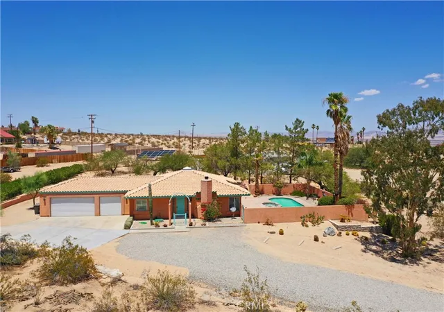 4th image of 6144 Carodean, Twentynine Palms, CA 92277 | MLS# JT26019681