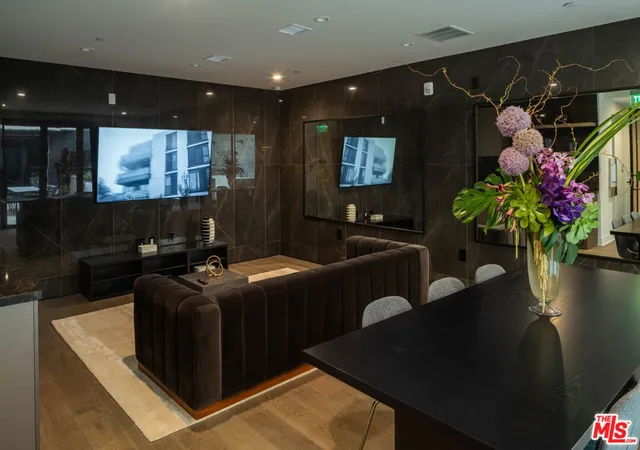 2nd image of 411 S Hamel Rd, Los Angeles, CA 90048