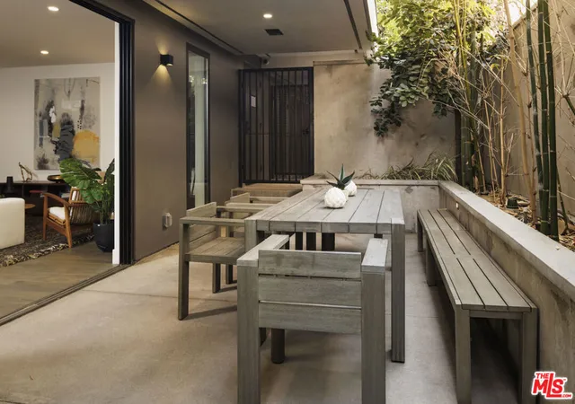 5th image of 411 S Hamel Rd #106, Los Angeles, CA 90048 | MLS# 25630993