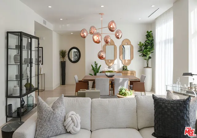 2nd image of 425 N Palm Dr #104, Beverly Hills, CA 90210 | MLS# 25630969