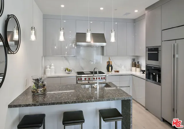 3rd image of 425 N Palm Dr #104, Beverly Hills, CA 90210 | MLS# 25630969