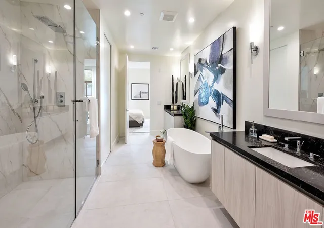 5th image of 425 N Palm Dr #104, Beverly Hills, CA 90210 | MLS# 25630969