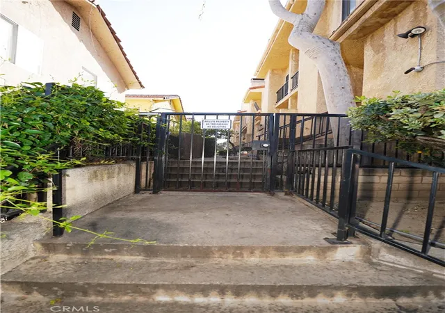 Homes for sale in Reseda, CA | 18954 Sherman Way #3, Reseda, CA 91335 | MLS# GD26022731