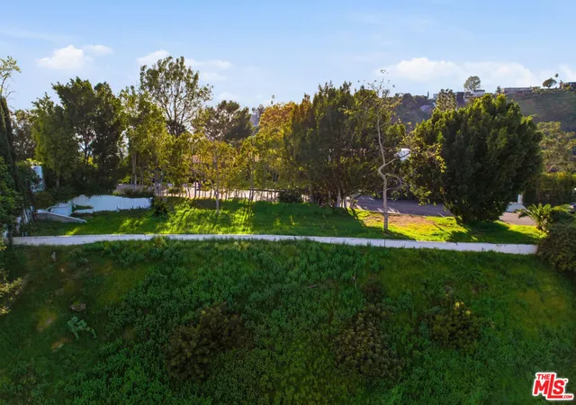 2nd image of 1016 Stradella Rd, Los Angeles, CA 90077 | MLS# 26647039