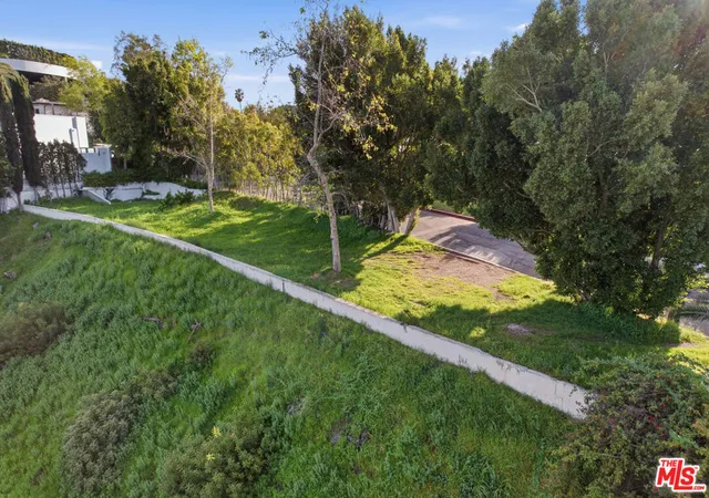 3rd image of 1016 Stradella Rd, Los Angeles, CA 90077 | MLS# 26647039