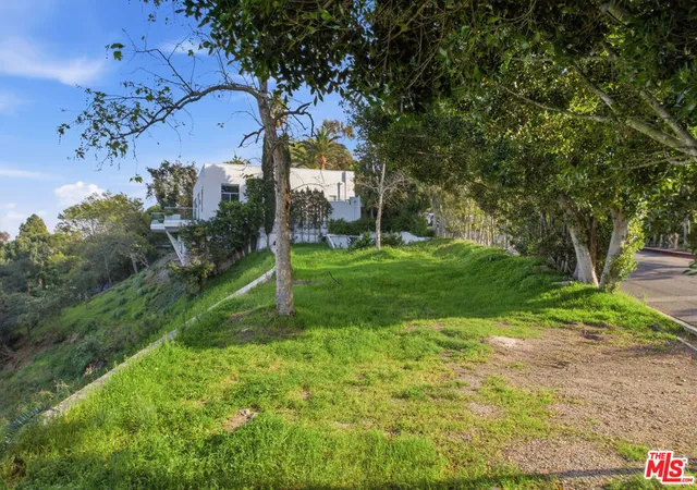 4th image of 1016 Stradella Rd, Los Angeles, CA 90077 | MLS# 26647039