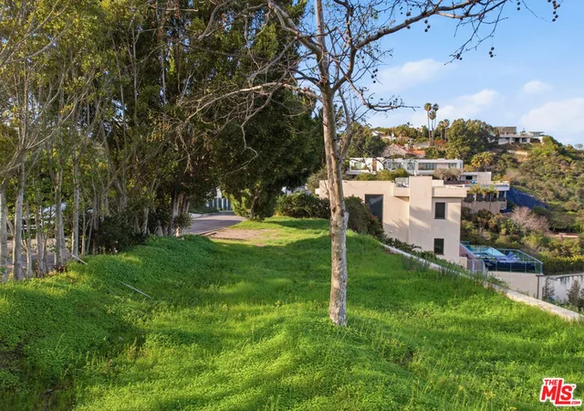 5th image of 1016 Stradella Rd, Los Angeles, CA 90077 | MLS# 26647039