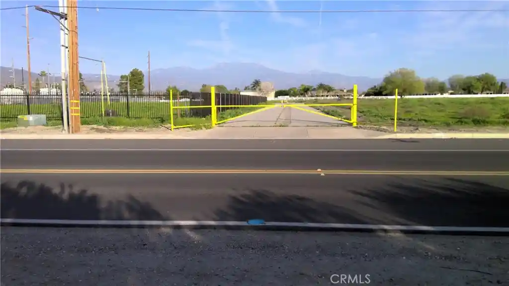 Photo 1 of Sale Pending at 1 N Lyon Ave, Hemet, CA 92543 | MLS# SW26024477 | Listing updated on 2026-10-28
