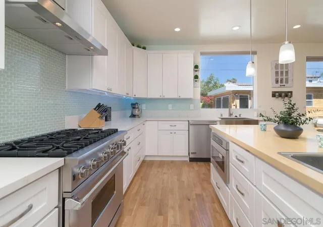 Photo 3 of Single family home for sale at 1220 Emerald St, San Diego, CA 92109 | MLS# 260002650SD | Listing updated on 2026-06-29