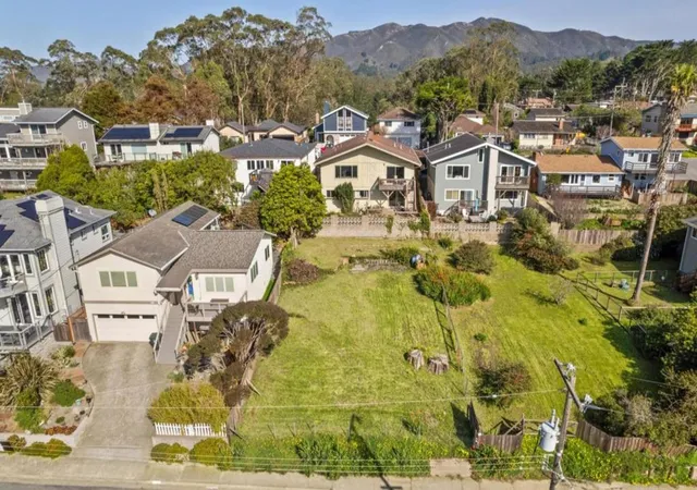 2nd image of 751 Sierra St, Moss Beach, CA 94038 | MLS# ML82033630