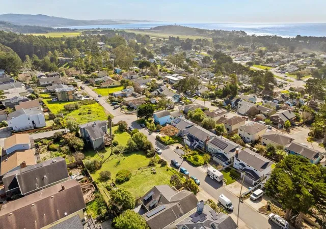 4th image of 751 Sierra St, Moss Beach, CA 94038 | MLS# ML82033630