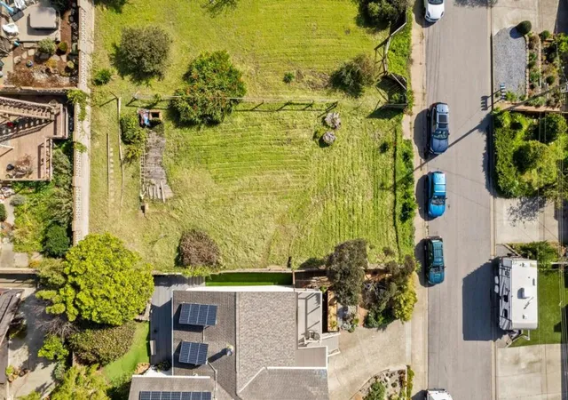 9th image of 751 Sierra St, Moss Beach, CA 94038 | MLS# ML82033630