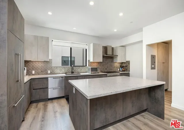 2nd image of 4724 N Village Court Ln, Valley Village, CA 91607 | MLS# 26647405
