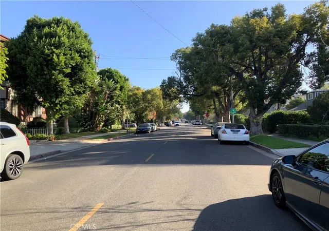 3rd image of 409 Burchett #220, Glendale, CA 91203 | MLS# TR26025494